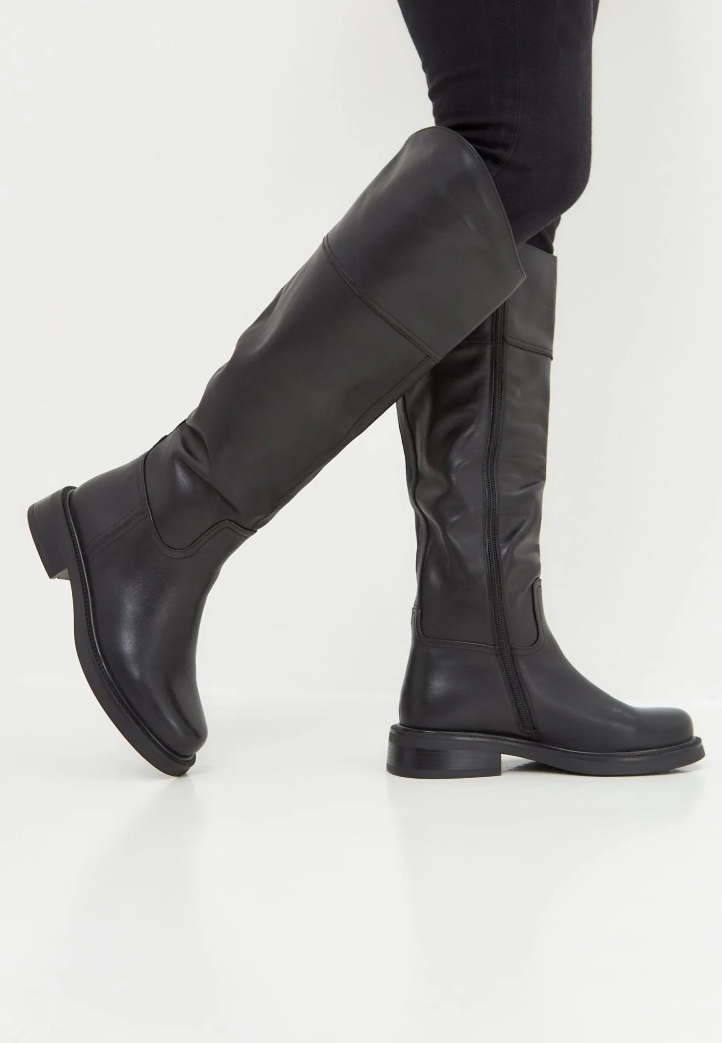 Casual Block Heeled Boots - Black