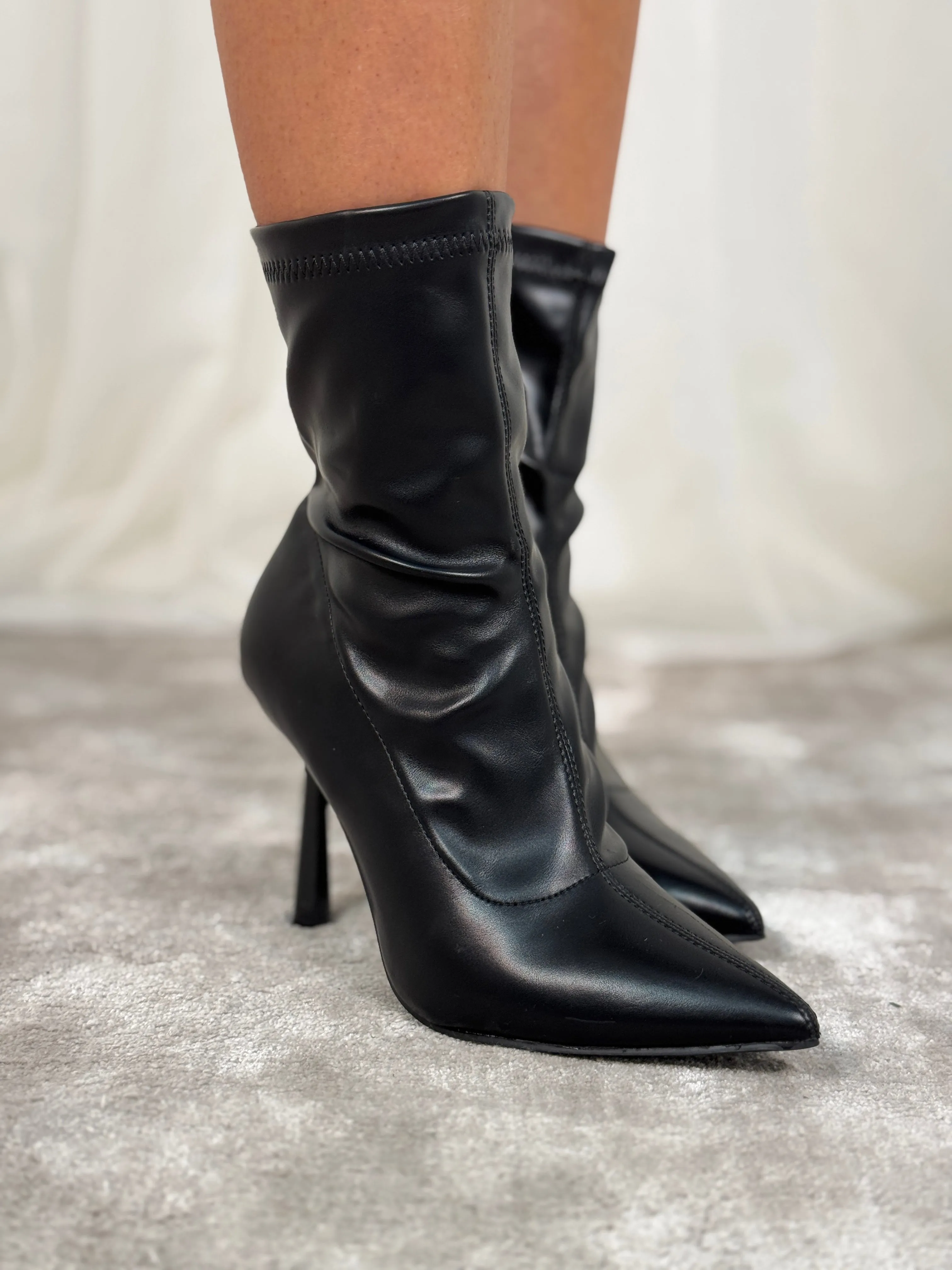 Cathy Pointed Toe Ankle Boots In Black