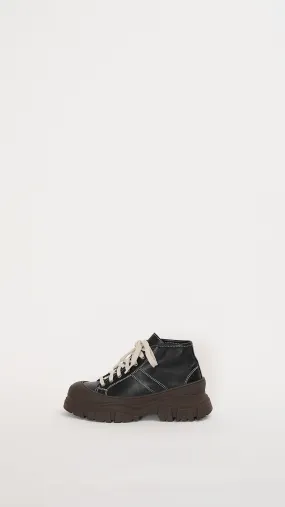 Fairway Sneakers in Black