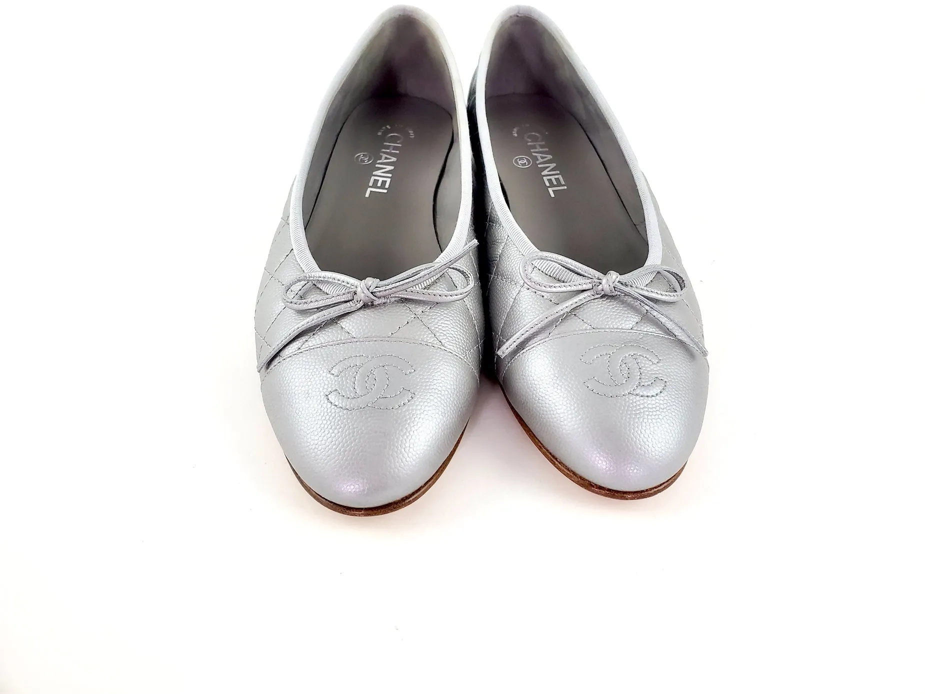 New CHANEL Silver Interlocking CC Logo Leather Ballet Flats 40