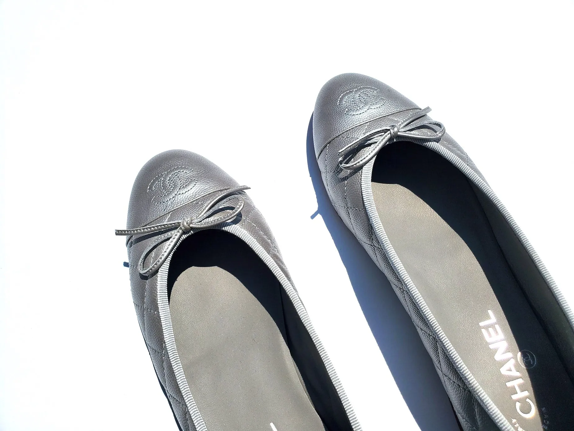 New CHANEL Silver Interlocking CC Logo Leather Ballet Flats 40