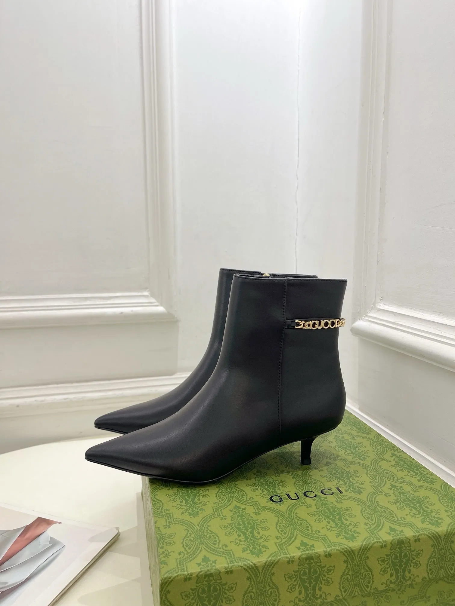 SE1495 Women's Gucci Signoria Ankle Boot / Size5-10