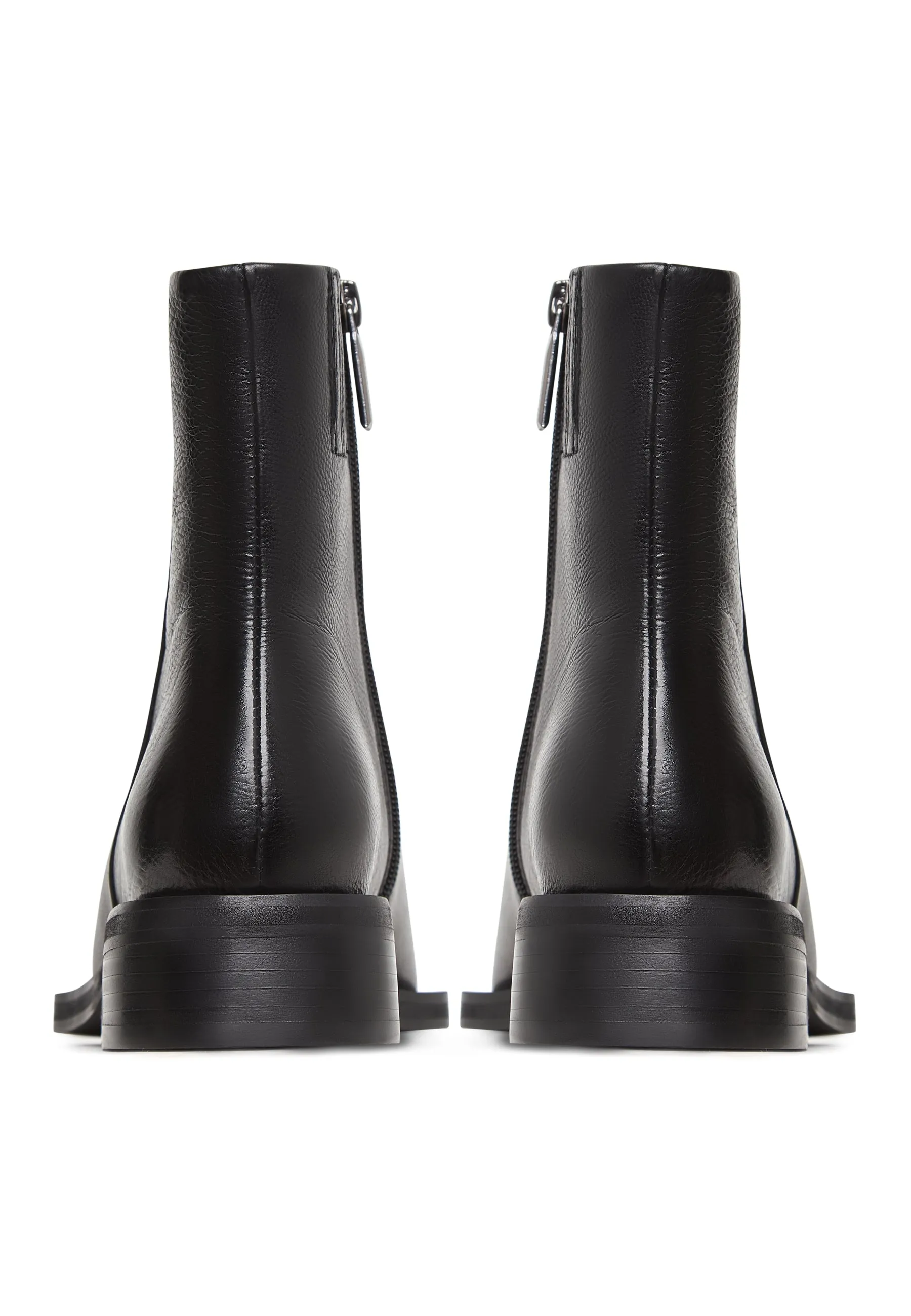 Sleek Leather Ankle Boots Skal- Black