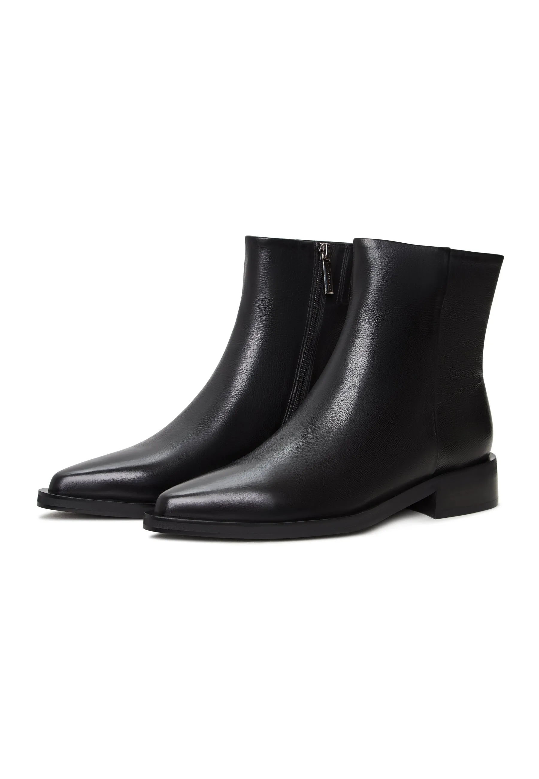 Sleek Leather Ankle Boots Skal- Black